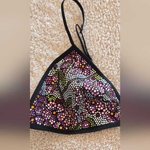 Victoria's Secret Swarovski Bra and V-string Panty - Picture 7 of 8